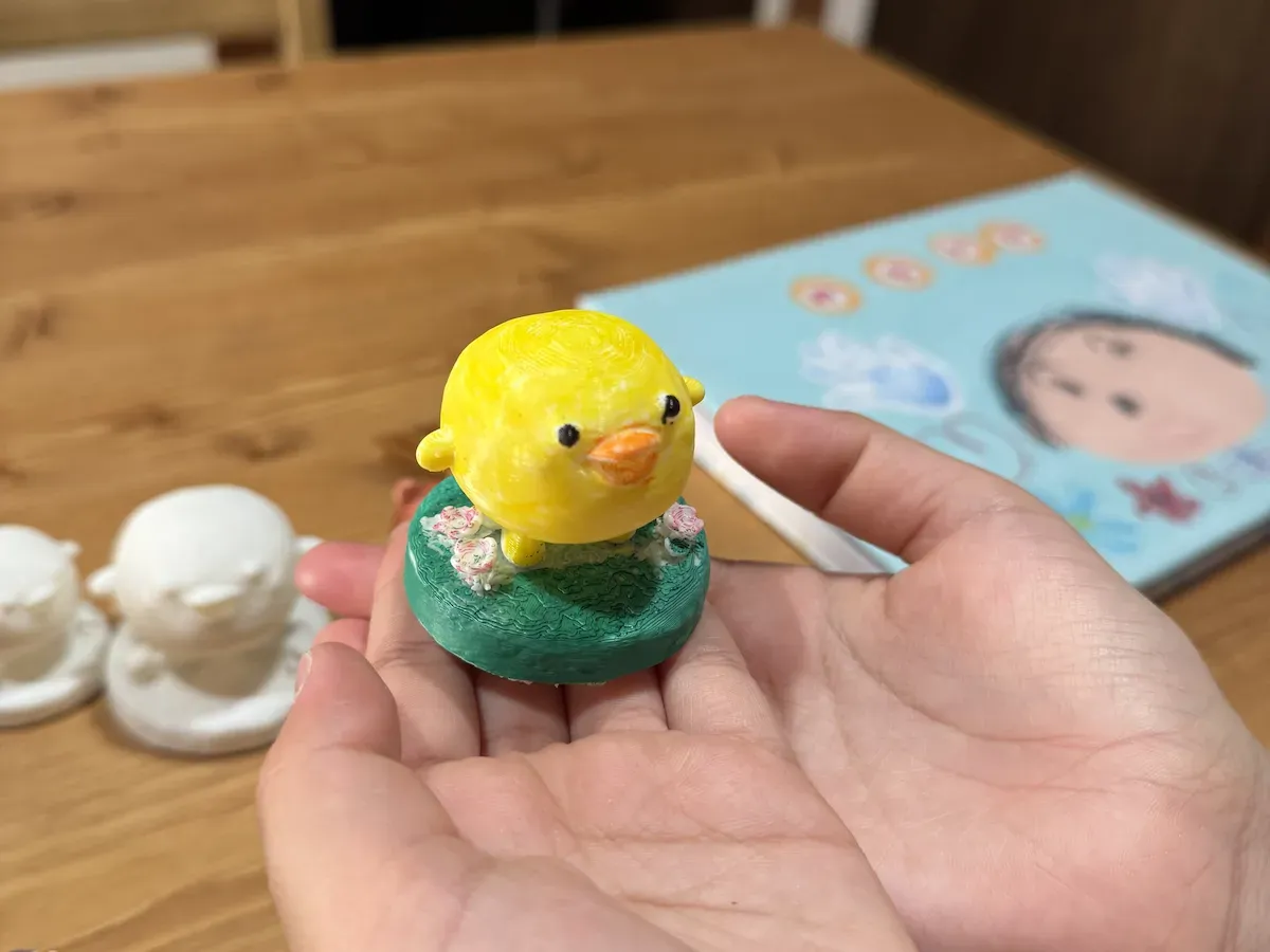 オリジナルフィギュアの作例（手のひらのひよこのフィギュア）